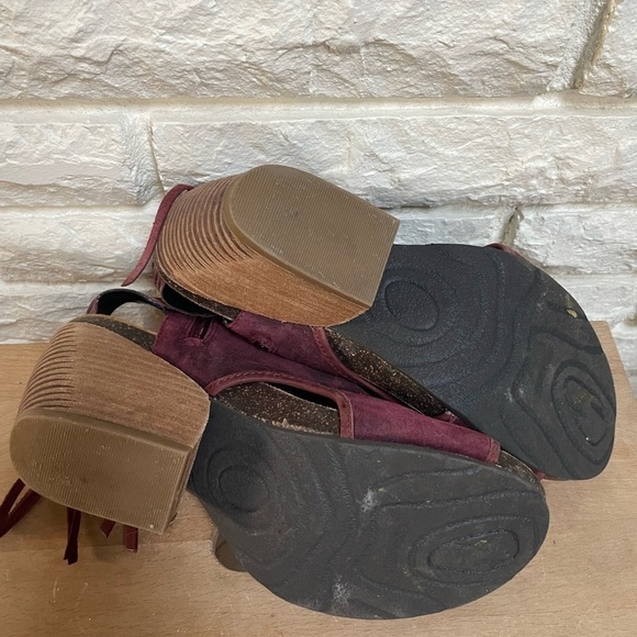 OTBT Free Spirit peep toe sandals booties chunky heel Wine color fringe Boho 9.5 - Picture 6 of 6